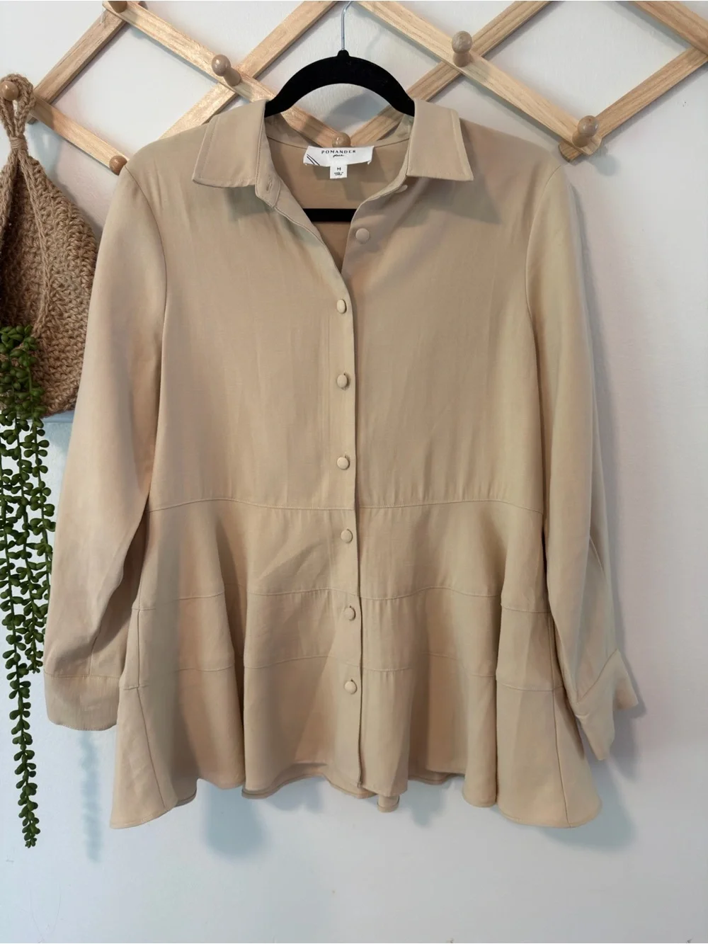 Tuckernuck Pomander Place Tan Ashlan Peplum Blouse M - Picture 2 of 7